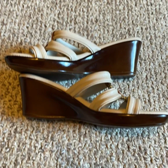 Italian Shoemakers Wedge Sandals - Picture 3 of 5